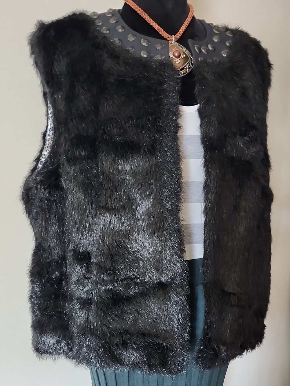 Peter Nygård XL Faux Fur Vest  Embellished Collar, Hook Closure, Leopard Lining - Picture 10 of 10